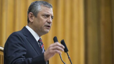 CHP Lideri Özgür Özel: Kanın sonsuza kadar durması ortak temennimizdir CHP Genel Başkanı Özgür Özel, terör örgütü PKK'nın silah bırakmasıyla