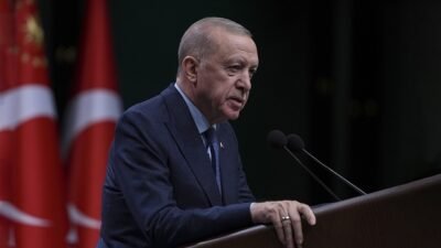 Cumhurbaşkanı Erdoğan: Terörsüz Türkiye hedefimize emin adımlarla yürüyoruz Cumhurbaşkanı Erdoğan, "Terörsüz Türkiye' hedefimize engelleri aşarak, önyargıları kırarak, fitne