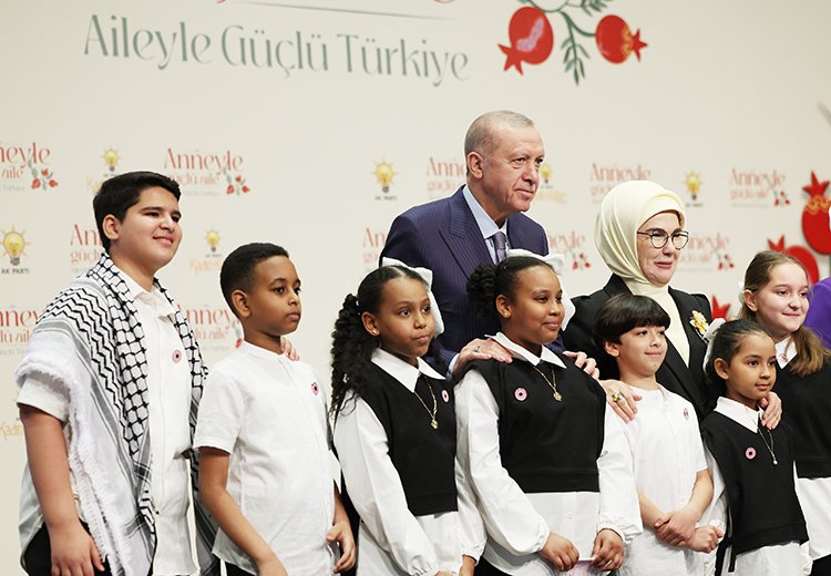 Cumhurbaşkanı Erdoğan: Terörsüz Türkiye hedefine giden yolda sağlam adımlarla ilerliyoruz Cumhurbaşkanı Recep Tayyip Erdoğan, "Terör belasından ülkemizi kurtarmakta kararlıyız. Terörsüz
